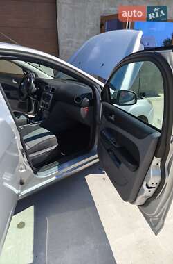 Седан Ford Focus 2010 в 