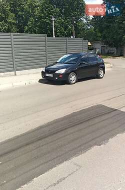 Хэтчбек Ford Focus 2000 в 