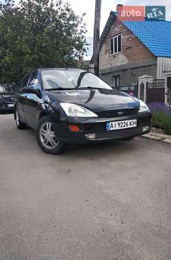 Хэтчбек Ford Focus 2000 в 