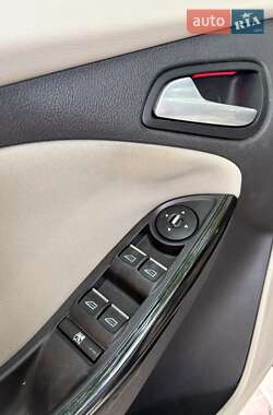 Хэтчбек Ford Focus 2013 в 