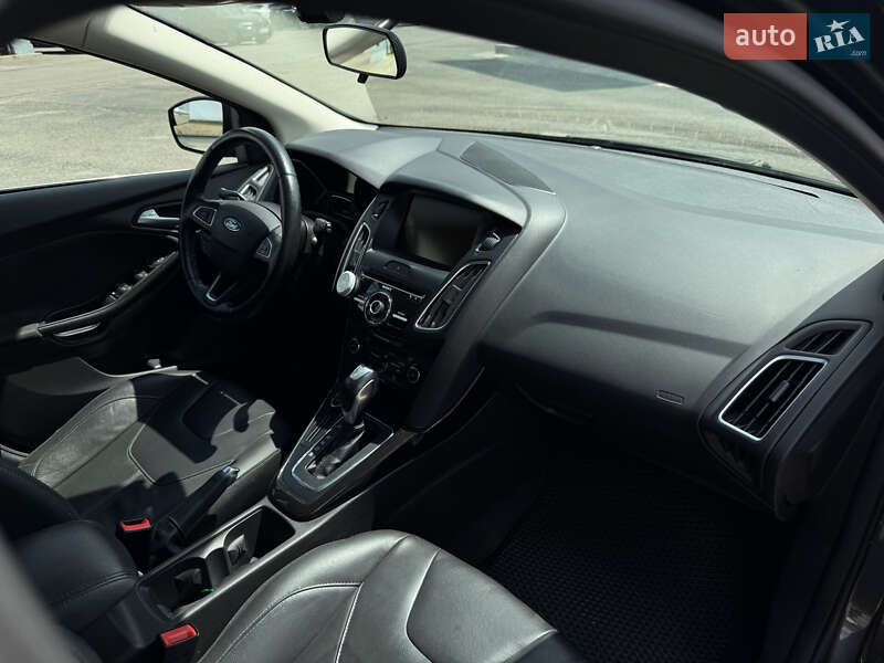 Хетчбек Ford Focus 2015 в Дніпрі