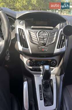 Хетчбек Ford Focus 2012 в 