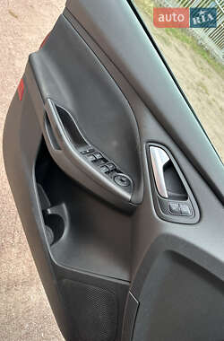 Хэтчбек Ford Focus 2015 в 