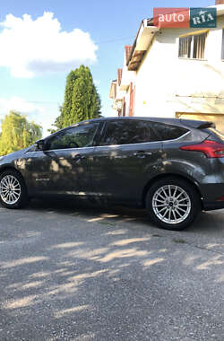 Хэтчбек Ford Focus 2015 в 