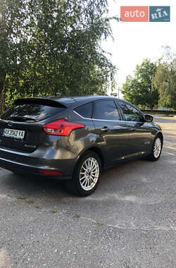 Хэтчбек Ford Focus 2015 в 