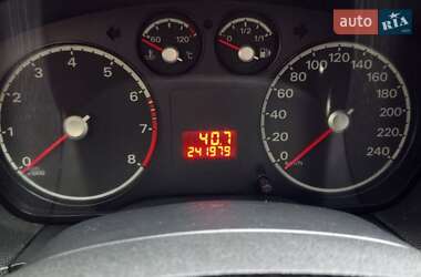 Хэтчбек Ford Focus 2007 в 