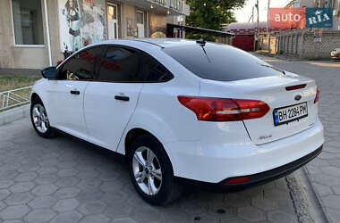 Седан Ford Focus 2015 в 