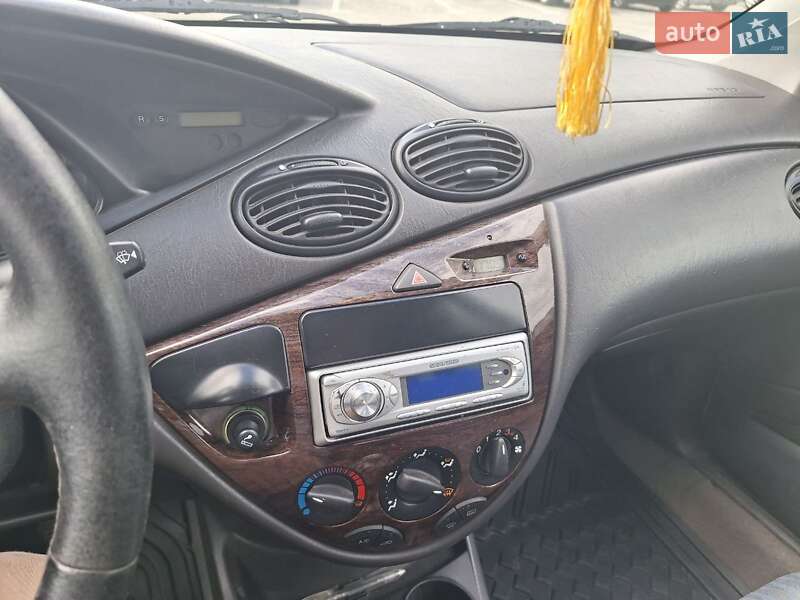 Универсал Ford Focus 2003 в Новояворовске
