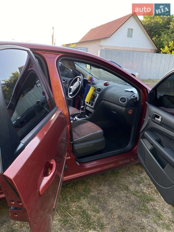 Хэтчбек Ford Focus 2007 в Узине