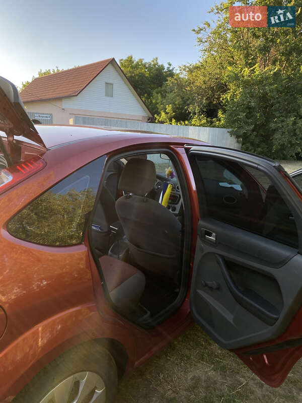 Хэтчбек Ford Focus 2007 в Узине