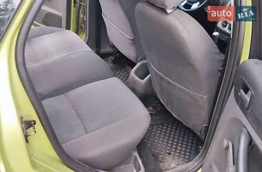 Хэтчбек Ford Focus 2006 в 