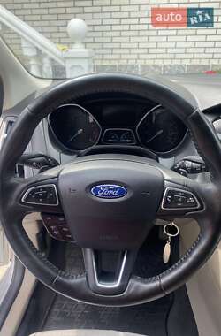 Хэтчбек Ford Focus 2015 в 