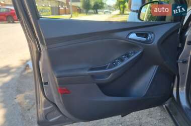Хэтчбек Ford Focus 2015 в 