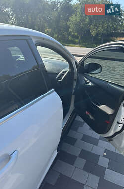 Седан Ford Focus 2011 в 