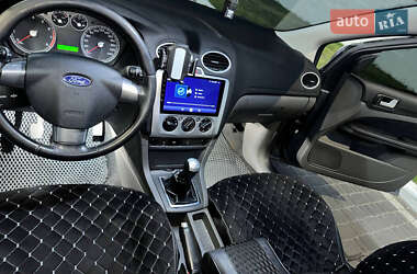 Хэтчбек Ford Focus 2005 в 