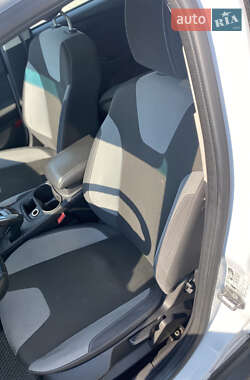 Хэтчбек Ford Focus 2012 в 