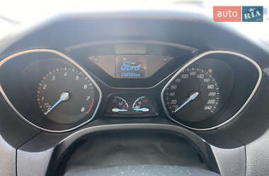 Хэтчбек Ford Focus 2012 в 