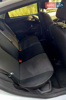 Седан Ford Focus 2011 в 