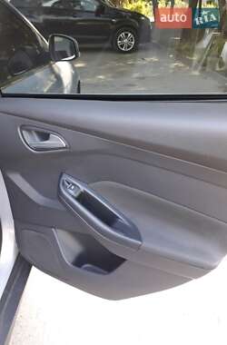 Хэтчбек Ford Focus 2013 в 