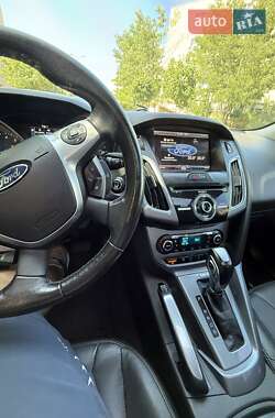 Хэтчбек Ford Focus 2013 в 