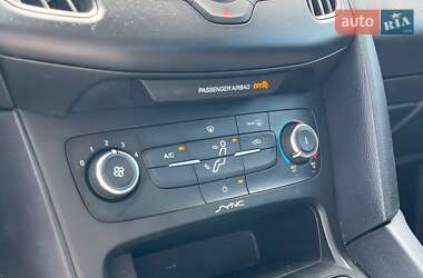 Седан Ford Focus 2015 в 