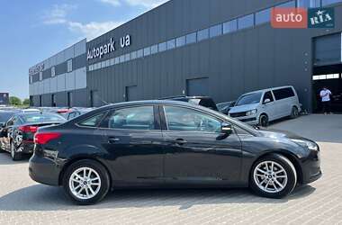 Седан Ford Focus 2015 в 