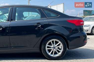 Седан Ford Focus 2015 в 