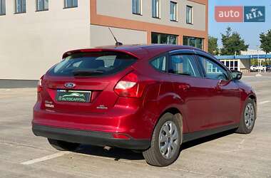 Хэтчбек Ford Focus 2012 в 