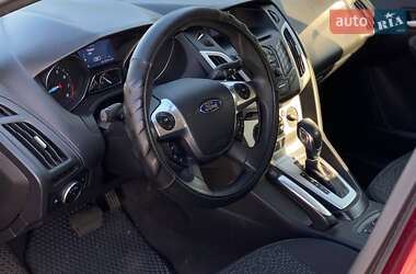 Хэтчбек Ford Focus 2012 в 