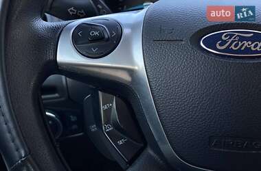 Хэтчбек Ford Focus 2012 в 