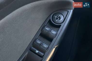 Хэтчбек Ford Focus 2012 в 