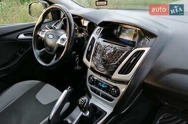 Хетчбек Ford Focus 2013 в 
