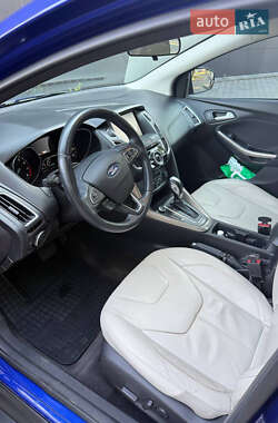 Хэтчбек Ford Focus 2015 в 
