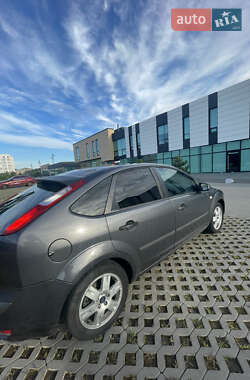 Хэтчбек Ford Focus 2004 в 