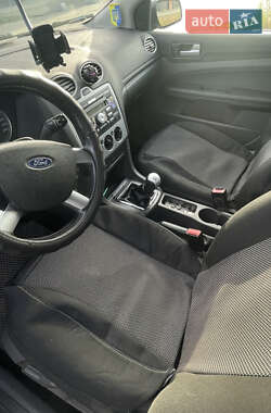 Хэтчбек Ford Focus 2004 в 