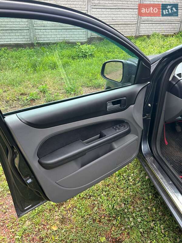 Хэтчбек Ford Focus 2008 в Нововолынске