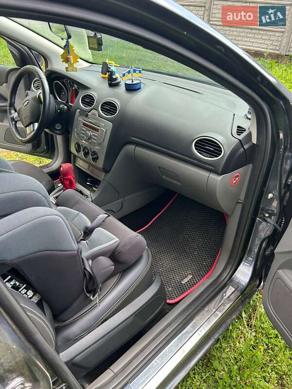 Хэтчбек Ford Focus 2008 в Нововолынске