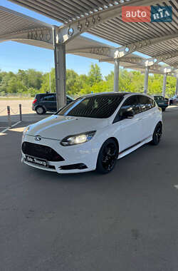 Хэтчбек Ford Focus 2014 в 