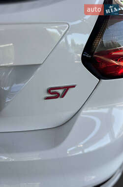 Хэтчбек Ford Focus 2014 в 