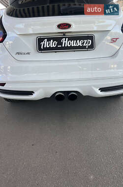 Хэтчбек Ford Focus 2014 в 