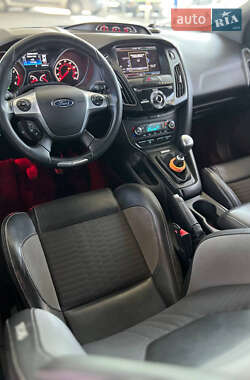 Хэтчбек Ford Focus 2014 в 