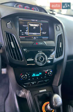Хэтчбек Ford Focus 2014 в 