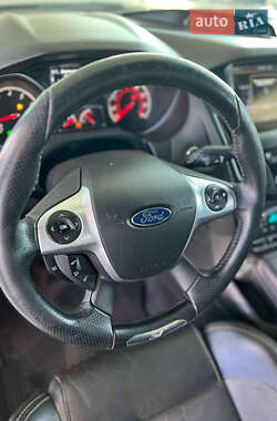 Хэтчбек Ford Focus 2014 в 