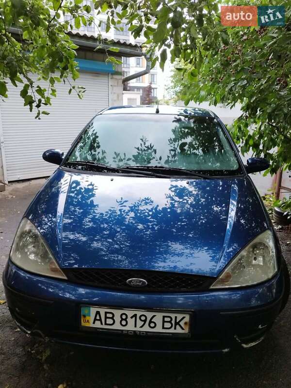 Хэтчбек Ford Focus 2000 в 