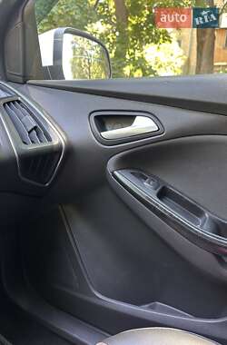 Хетчбек Ford Focus 2012 в 
