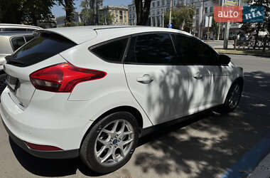 Хетчбек Ford Focus 2015 в 
