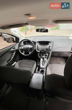 Хэтчбек Ford Focus 2013 в 