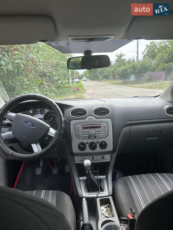 Хетчбек Ford Focus 2011 в Краснограді