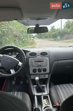 Хэтчбек Ford Focus 2011 в 