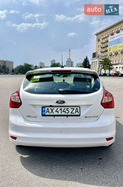 Хэтчбек Ford Focus 2012 в 